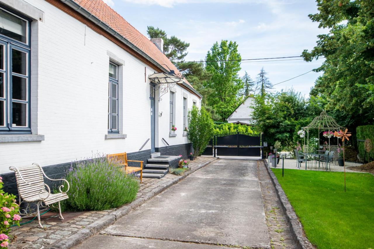 Bed and Breakfast Au Petit Dragon Монс Экстерьер фото
