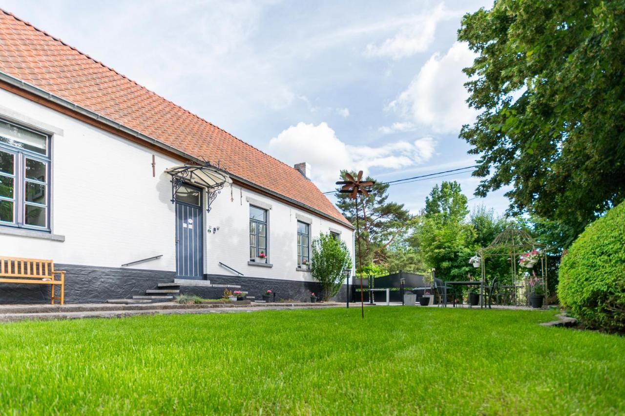 Bed and Breakfast Au Petit Dragon Монс Экстерьер фото