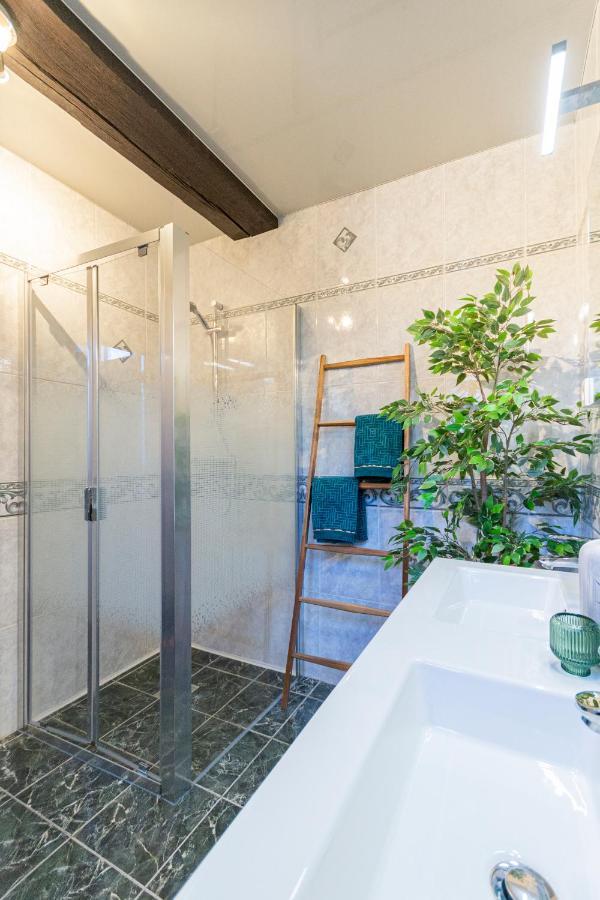 Bed and Breakfast Au Petit Dragon Монс Экстерьер фото