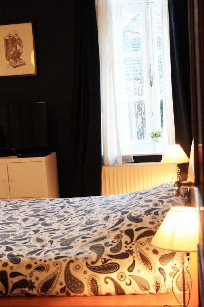 Bed and Breakfast Au Petit Dragon Монс Экстерьер фото